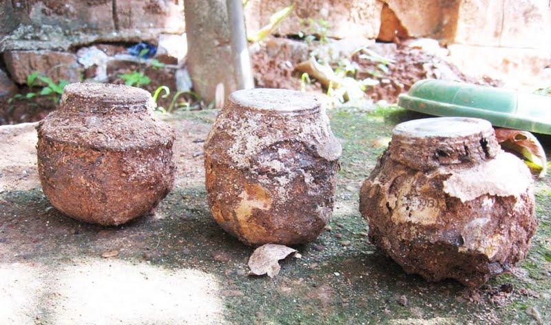 nadapuram, bomb
