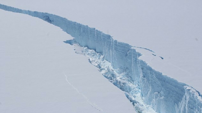 antartica snow break off