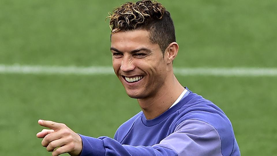 cristiano ronaldo wins fifa best male player award