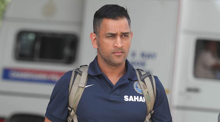 sreenivasan on dhoni