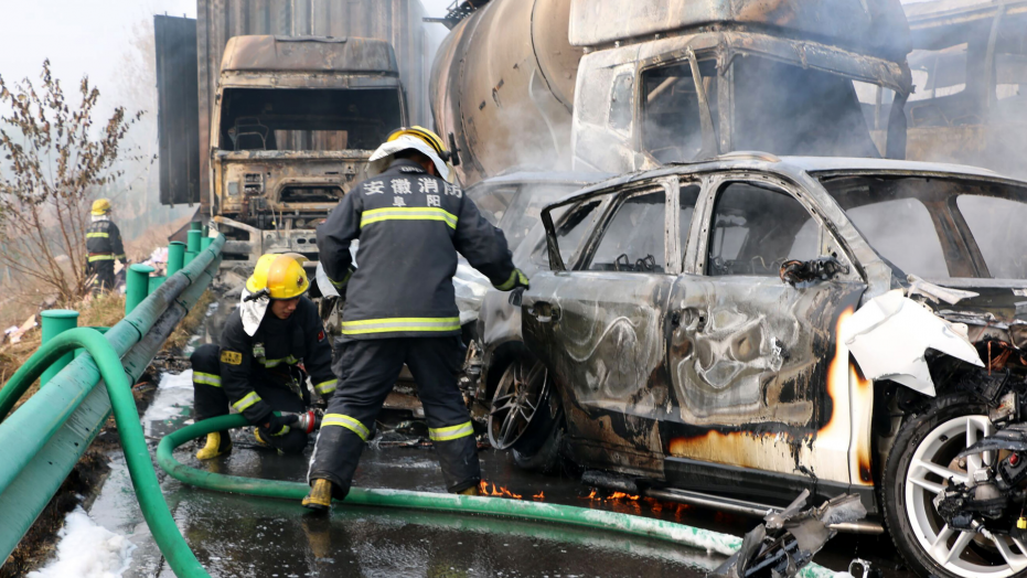 30 vehicles collided in heavy fog killed 18