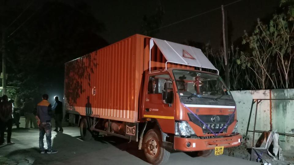 6 who slpet in container lorry suffocated to death