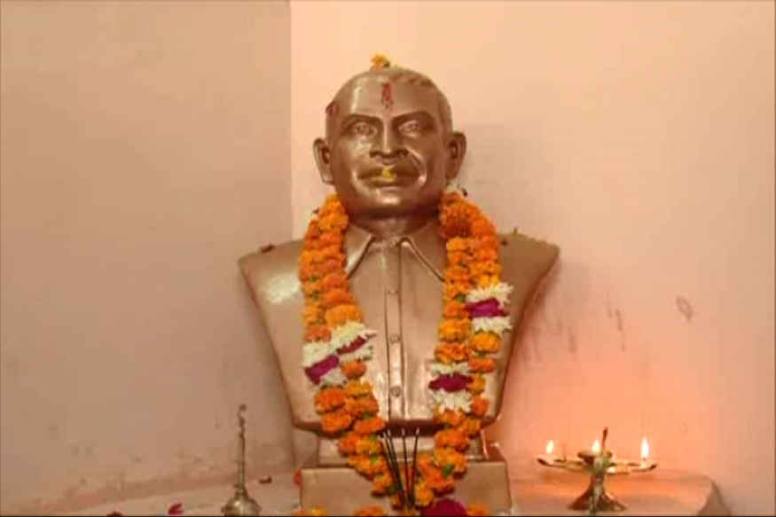 hindu maha sabha worships godse statue
