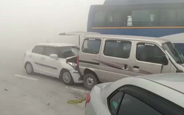 delhi 18 vehicles collided