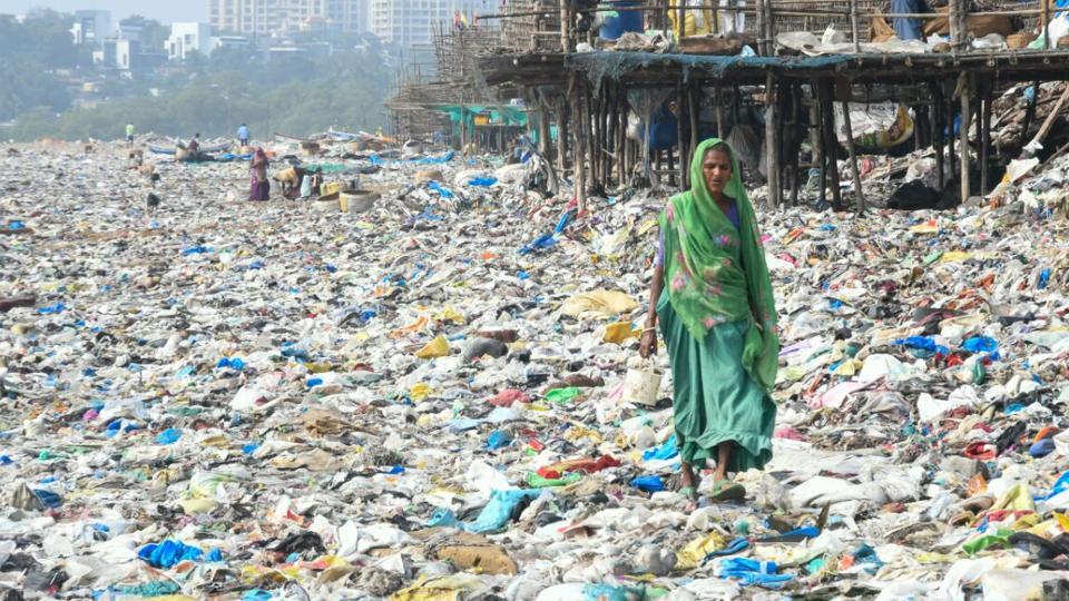 Cyclone Ockhi clears Mumbai air but dumps 80,000 kg of trash on beaches