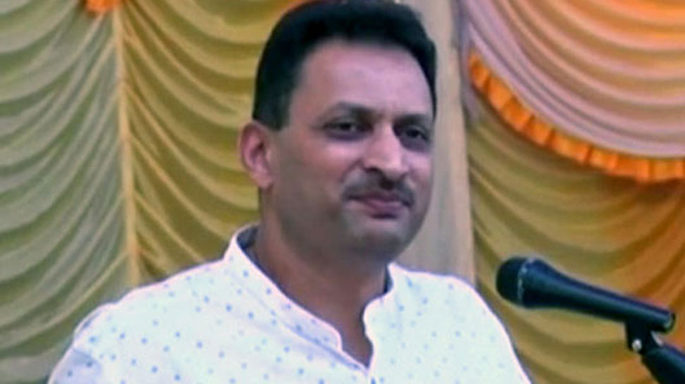 Union minister Hegde hints at removing 'secular' from Constitution hegde apologises for controversial statement