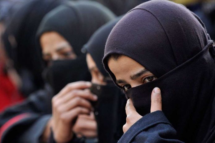 govt clears triple talaq bill