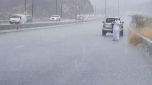 strong rain weather forecast UAE on high alert 