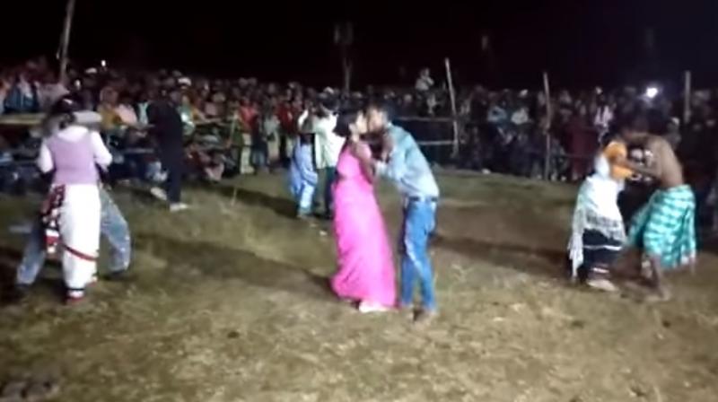 MLA conducts kissing competition in Jharkhand