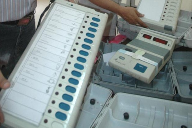 soorat voting hindered due to irregularitites in voting machine