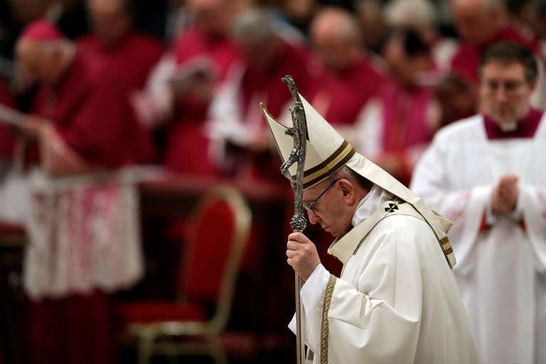 Pope Francis pleads for migrants at Christmas Eve Mass