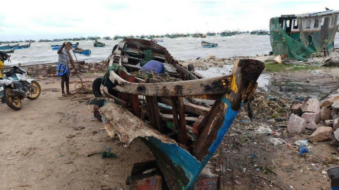 okhi okhi compensation amount should be distributed soon says kerala cm to collectors coast guard sets off to kollam with 3 dead fishermen Ockhi disaster central team to visit kerala today