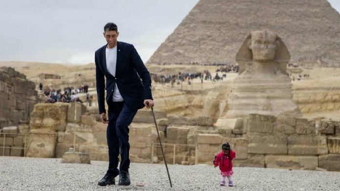 When The World's Tallest Man Met The World's Shortest Woman
