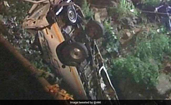 maharashtra bus falls into river killed 12