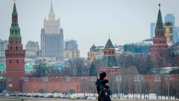 Nato expels seven staff from Russian mission