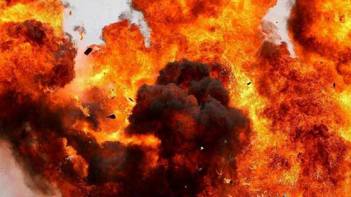 bomb blast in kolkatta one in critical condition