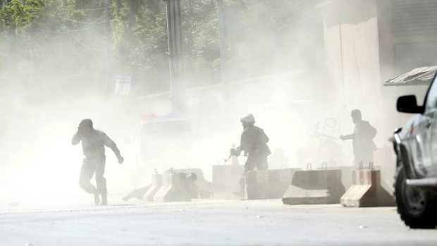 kabul double bomb blast kills 25