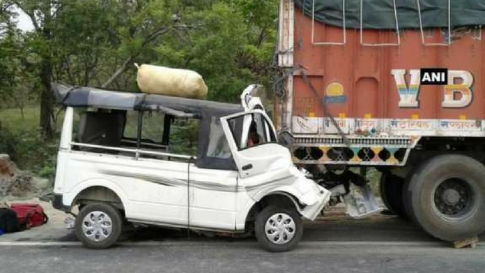 van rammed into truck killed 9