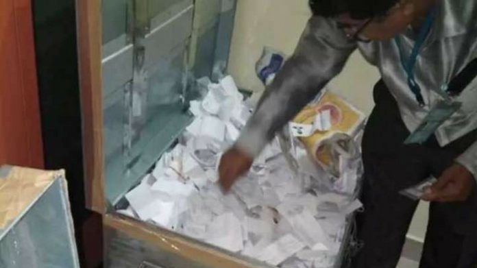10000 fake voter ID seized from karnataka