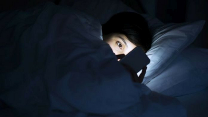 how smart phone blue light affect health