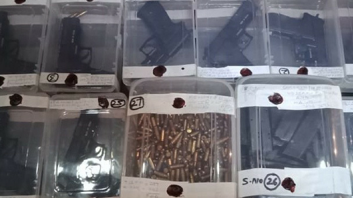 26 guns and 800 bullets seized from delhi