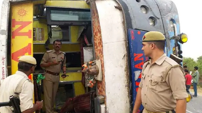 bus accident in UP killed 17