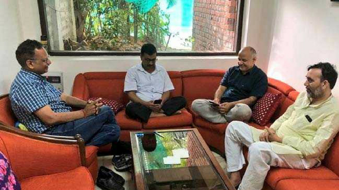 court slams kejriwal on strike against IAS officers