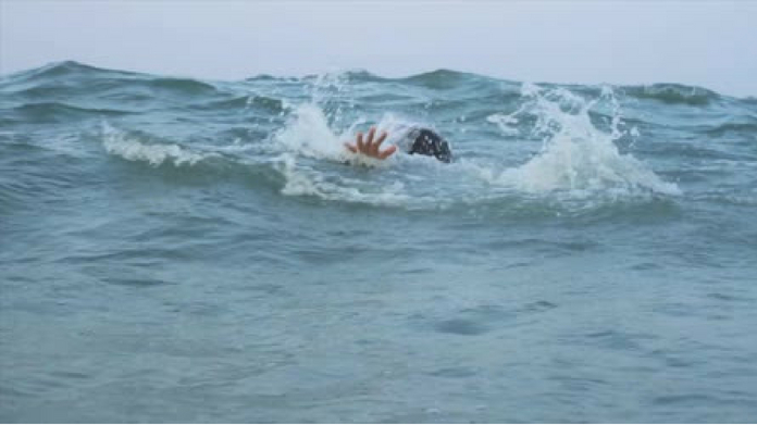 five of a family drowned in sea