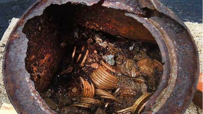 road worker gets treasure