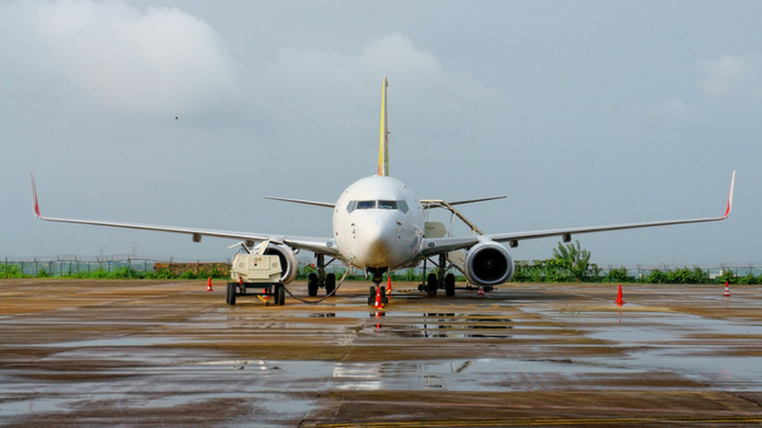 airplane skid from runway nedumbassery airport