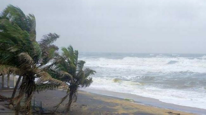 chances of strong wind in kerala lakshadweep coastal areas