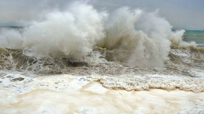 rough sea in kollam