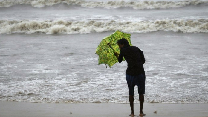 chances of wind speeding 25kmph in kerala lakshadweep coast