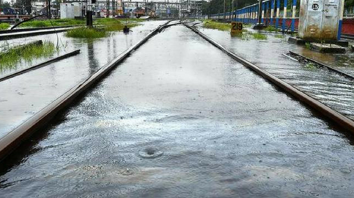 train service stopped in ernakulam-chalakkudy route