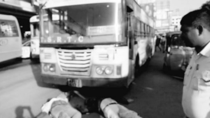 bus rammed to bus stop in gachibowli killing 3