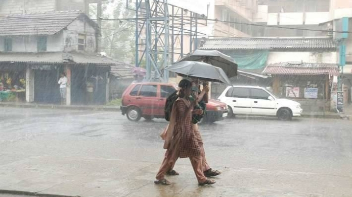 chances of heavy rain within next 6 10 hours