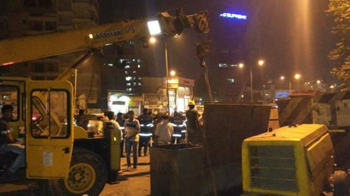 crane crashed in tehran killed 6
