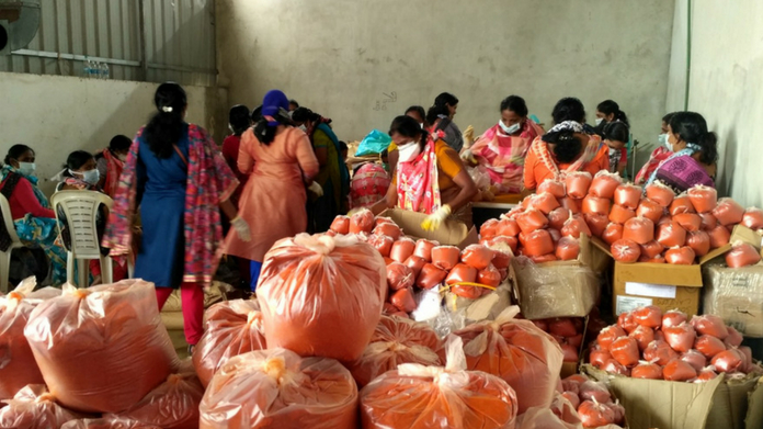 kudumbasree prepares 5000 kit for flood affected