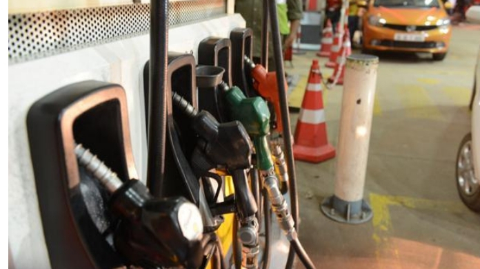 petrol pump owners assures exciting gift with each purchase of fuel