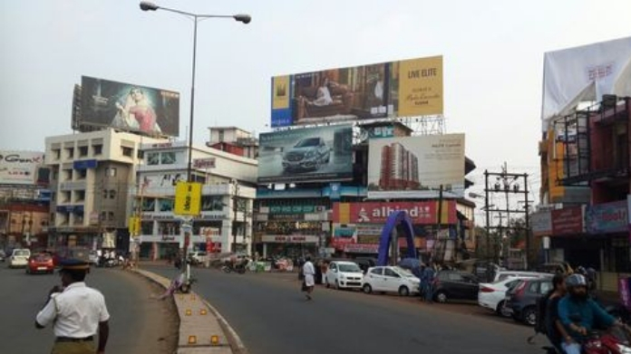 hc asks to remove hoarding before oct 30