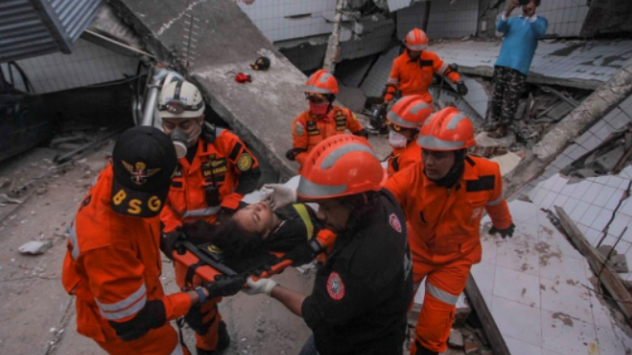 indonesia earthquake death toll crossed 800