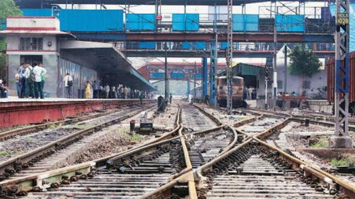 kerala give up high speed railway line project