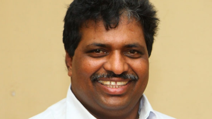 oommen chandy should think about contesting in election says kodikunnil suresh