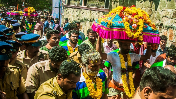 thiruvabharanam procession completed first day tour