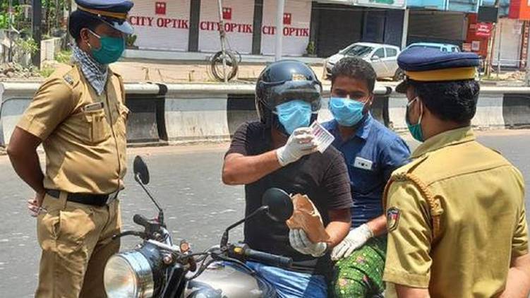 lockdown kerala police