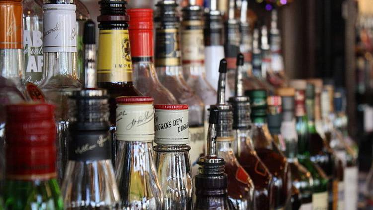 kerala decides to open beverage shops