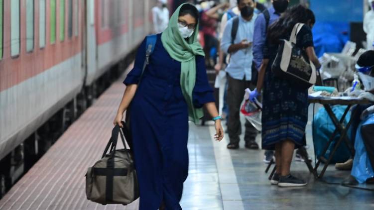train from delhi reached thriuvananthapuram