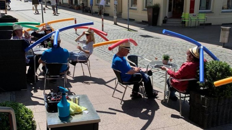 German cafe social distancing