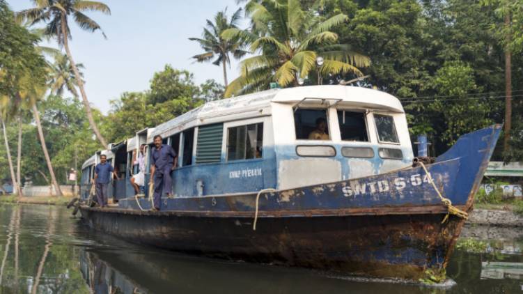 Alappuzha resume boat services 