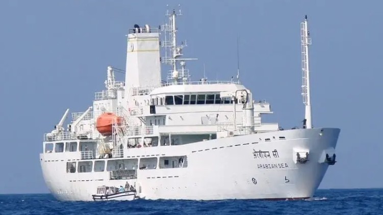 2 ships lakshadweep kochi